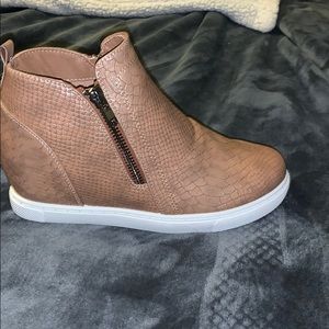 Brand new sneaker wedge size 11